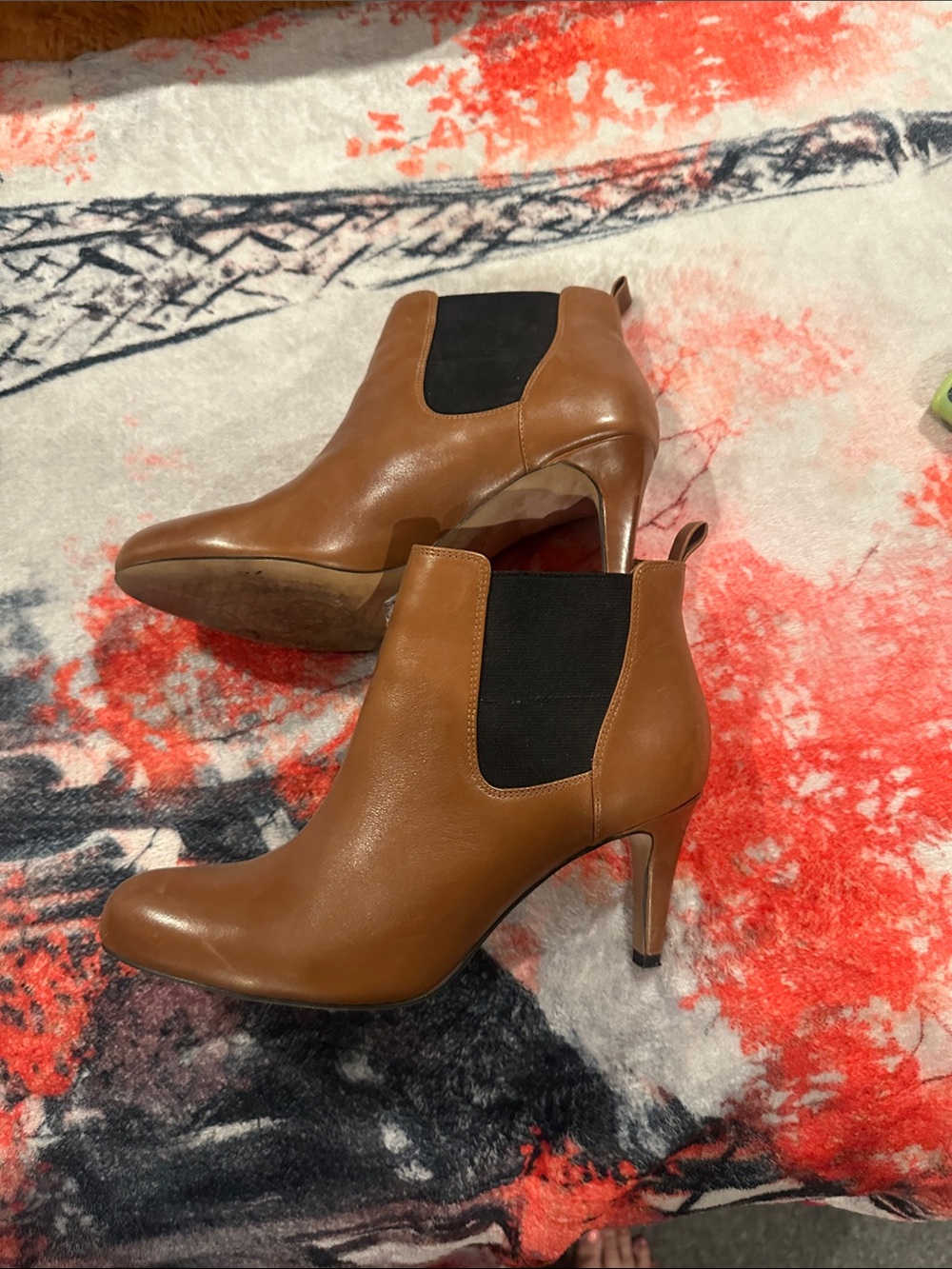 Clark's Women’s Tan Leather Chelsea Ankle Booties with Black Elastic Panels